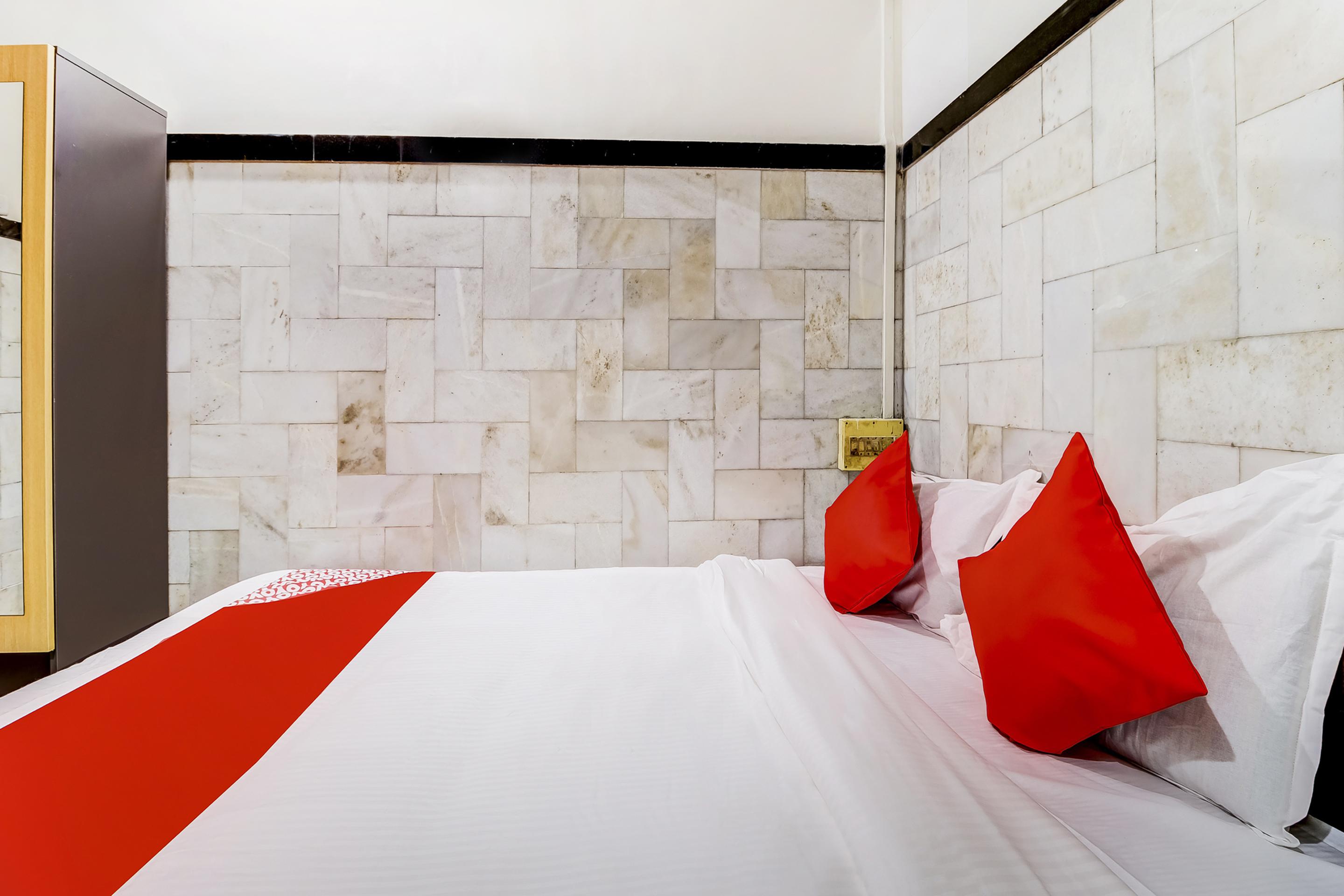 Super Oyo Hotel Dreamland Mumbai Eksteriør bilde
