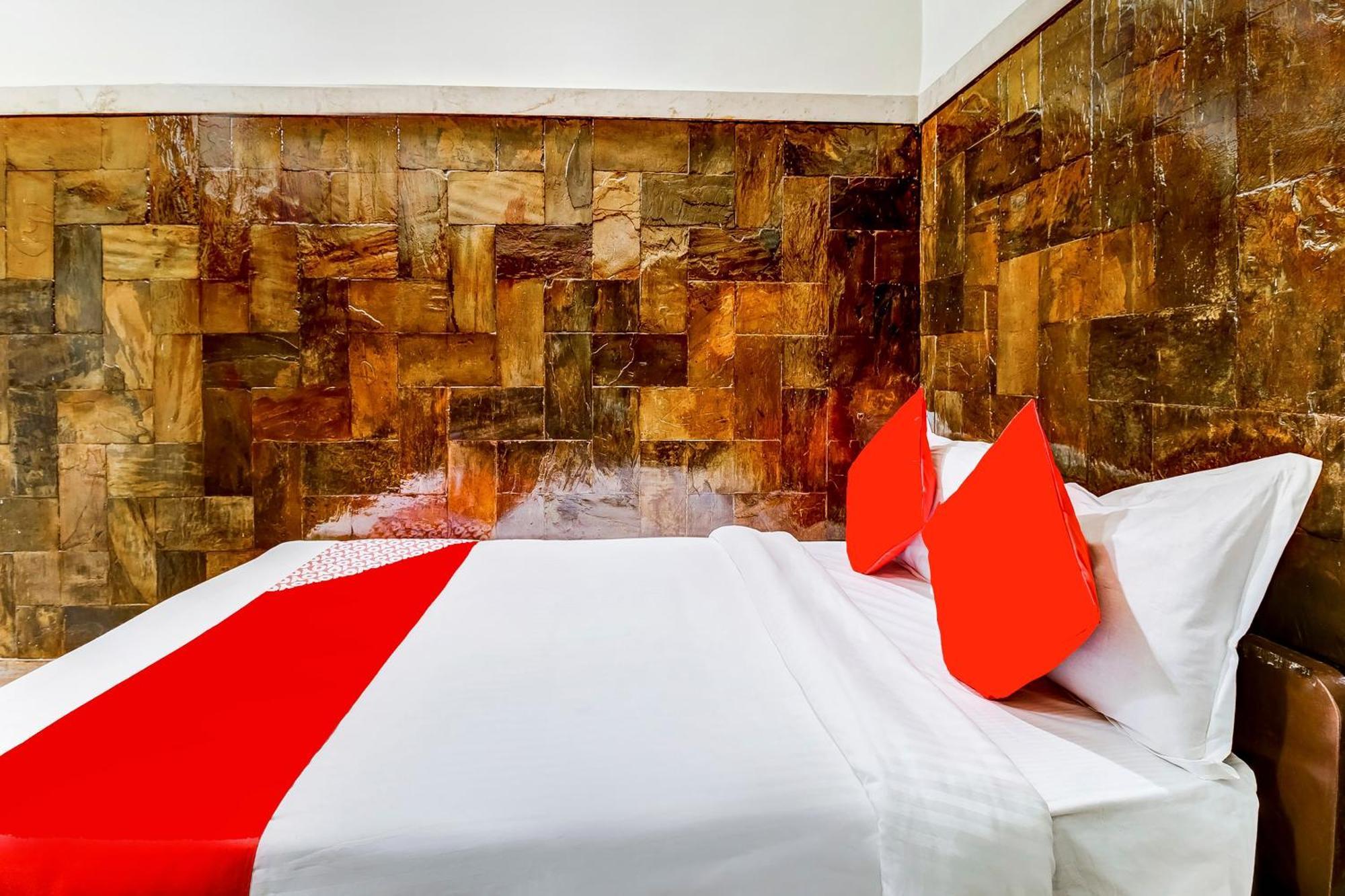 Super Oyo Hotel Dreamland Mumbai Eksteriør bilde